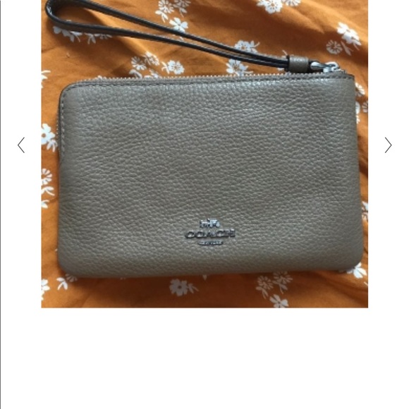 NWT Empire Coach Wristlet - Picture 2 of 3